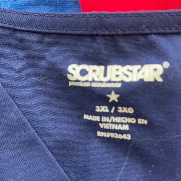 5Assorted Scrub Tops. 3x - Picture 9 of 9